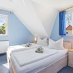 Schlafzimmer mit Doppelbett