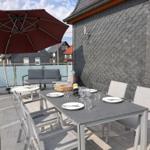 Neue Terrasse mit viel Platz und Blick ins Bibertal und auf die mit Schiefer gedeckte Nachbarschaft