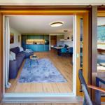 Wohnung mit Küche, Essbereich und Blick auf die Berge