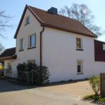 Obergeschoss mit Wohnen, Essen, Kochen, Bad und Dachterrasse.
