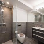Badezimmer 1: Regendusche, WC, Haartrockner