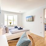 Schlafzimmer 1 mit Blick in Richtung Ostsee