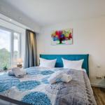 Schlafzimmer 1: Doppelbett (180x200), TV