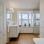 Badezimmer 1: Regendusche, WC, Haartrockner