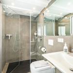 Badezimmer 1: Regendusche, WC