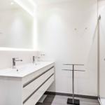Badezimmer 1 und 2: Dusche, WC, Haartrockner