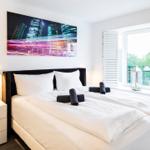 Schlafzimmer 1: Doppelbett (160x200), TV