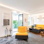 Wohn/Essbereich: TV, Zugang zum Balkon