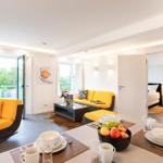 Wohn/Essbereich: TV, Zugang zum Balkon
