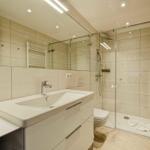 Badezimmer 1: Dusche (Rainshower), Haartrockner, WC