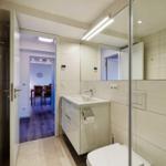 Badezimmer 1: Dusche (Rainshower), Haartrockner, WC