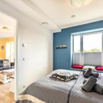 Schlafzimmer 1: Doppelbett, TV, Beamer