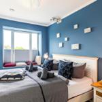 Schlafzimmer 1: Doppelbett, TV, Beamer
