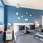 Schlafzimmer 1: Doppelbett, TV, Beamer