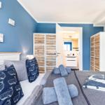 Schlafzimmer 2: Doppelbett, TV, Beamer