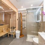 Badezimmer 1: Regendusche, WC, Haartrockner
