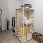 Waschmaschine und Trockner in Abstellraum
