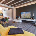 Wohn/Essbereich: Sofa, Sitzbereich, Essbereich, TV, Zugang zur Terrasse