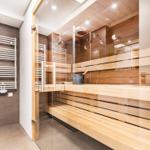 Großes Badezimmer 1: Sauna, Regendusche, WC, Haartrockner, Sitzhocker