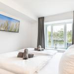 Schlafzimmer 1: Doppelbett (180x200), TV, Kleiderschrank