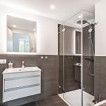 Badezimmer 1: Regendusche, WC, Haartrockner