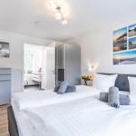 Schlafzimmer 2: Doppelbett (160x200), TV, Kleiderschrank