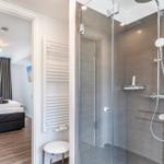 Badezimmer 2: Regendusche, WC, Haartrockner