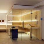 Sauna mit Glasfront und Holzbank. Nebenraum mit Sitzbank und Wandbildern.