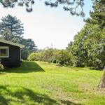 From the property, you can see the sea and trees.