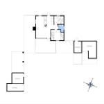 Wohnung mit Küche, Schlafzimmer und Bad. Mehrere Schuppen angebaut.