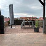 Terrasse mit Blick über die Dächer von Thale
bei Regen