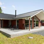 Modern wooden house with terrace, garden, and garage. Ideal for relaxation in the green.