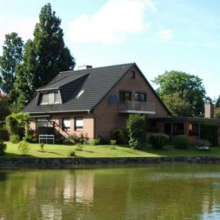 Ferienwohnung Dorette in Stakendorf mit Blick über den Dorfteich - Stakendorf