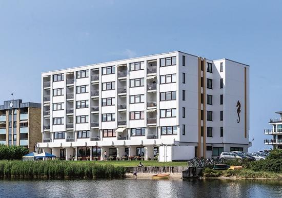 1059943