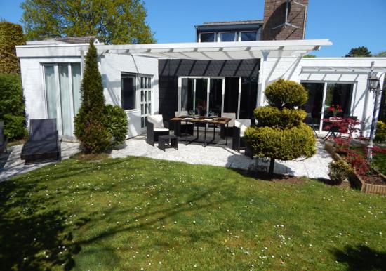 Wunderschönes freistehendes Ferienhaus, an der See, Sauna, Strand & Yachthafen, WLAN