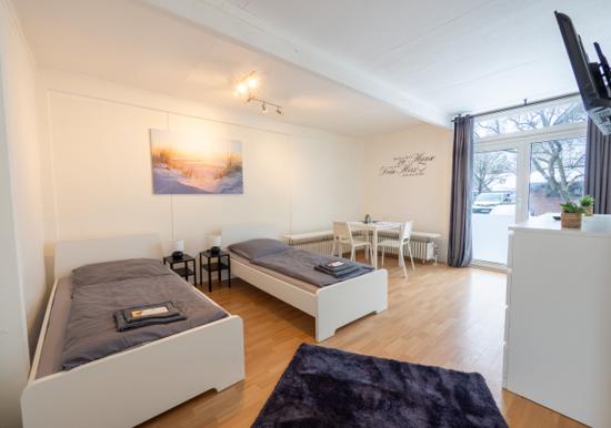 1074157