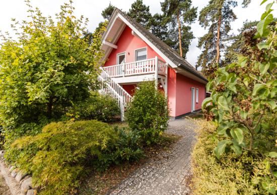 1085472